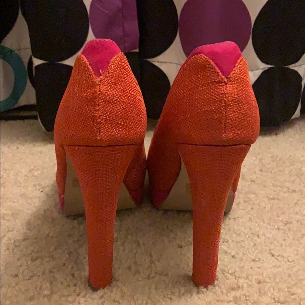 Women’s Heel - Picture 2 of 2